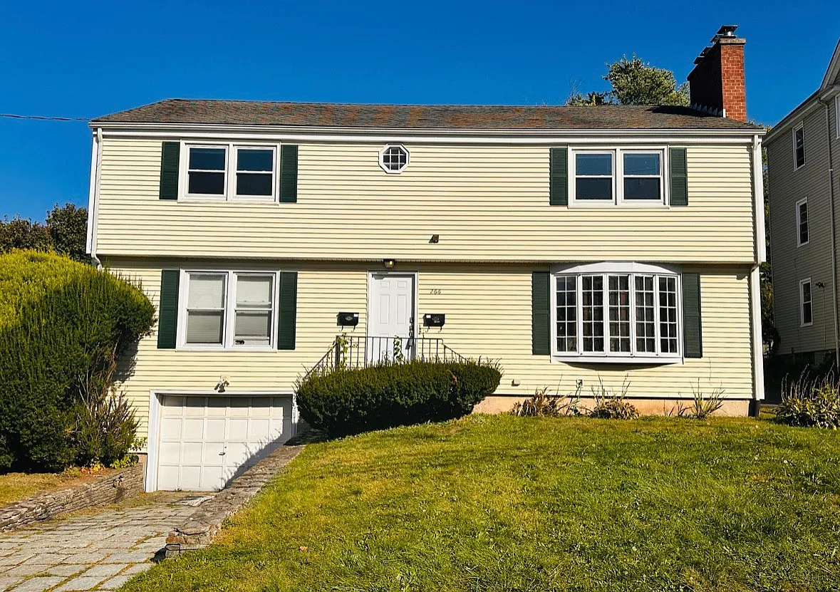 2 bed, 1.5 bath, 1300 sqft, $2,200 — Photo 1