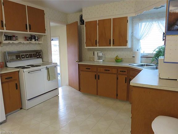4th image of 20810 Northwood Ave
