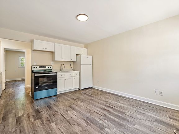 2nd image of 114 Estes Dr #C