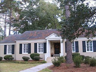 1st image of 2427 Meadowbrook Dr