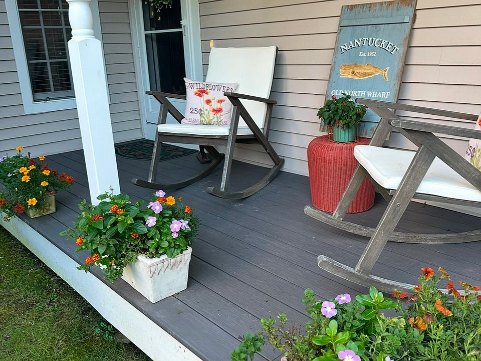 Front porch in August .