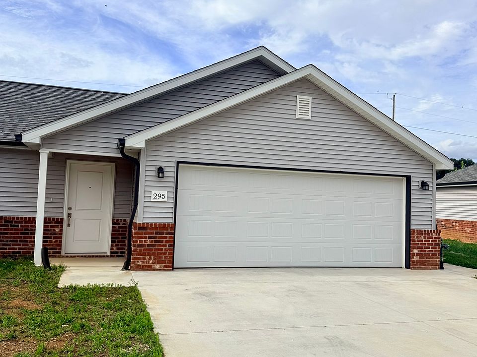 1st image of 295 Oak Grove Cir