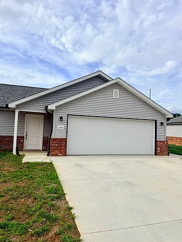 295 Oak Grove Cir Photo 1