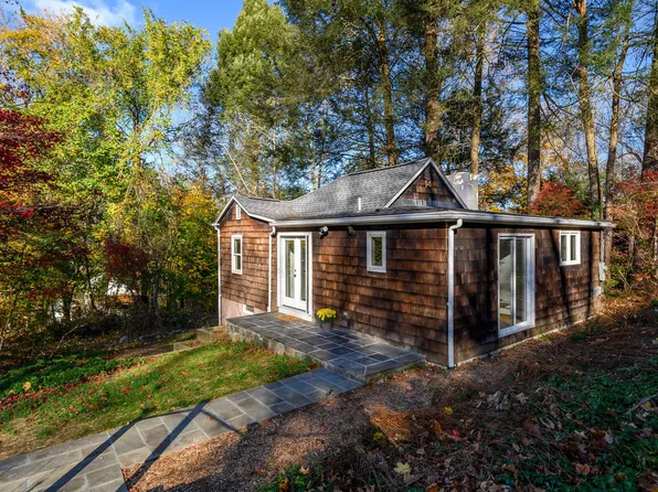 14 Poplar Drive, Newtown, CT 06482