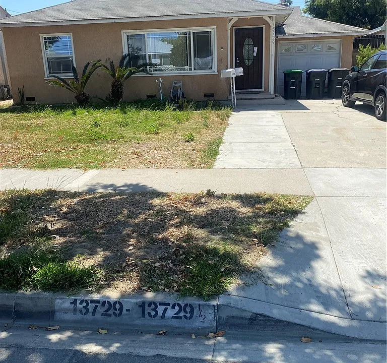 13729 Regentview