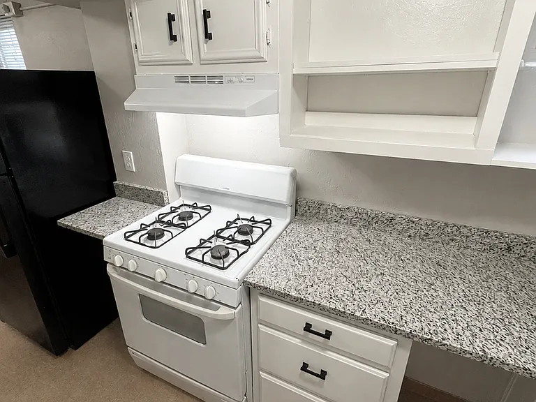 240 Robbins St #1 — Photo 6