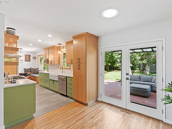 5th image of 5389 SE Hillwood Ave