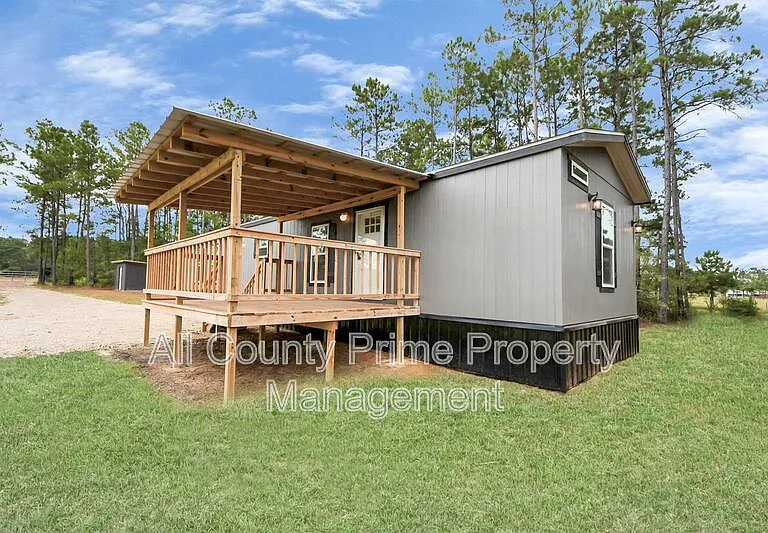 1556 Brown Rd — Photo 3