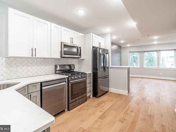 4th image of 1501 N Bailey St APT 3