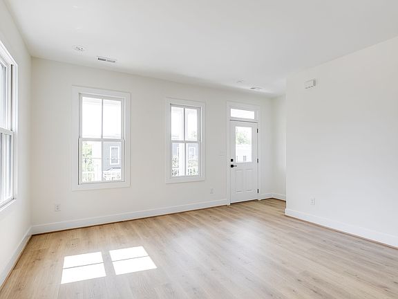 4th image of 961 Pink St APT A
