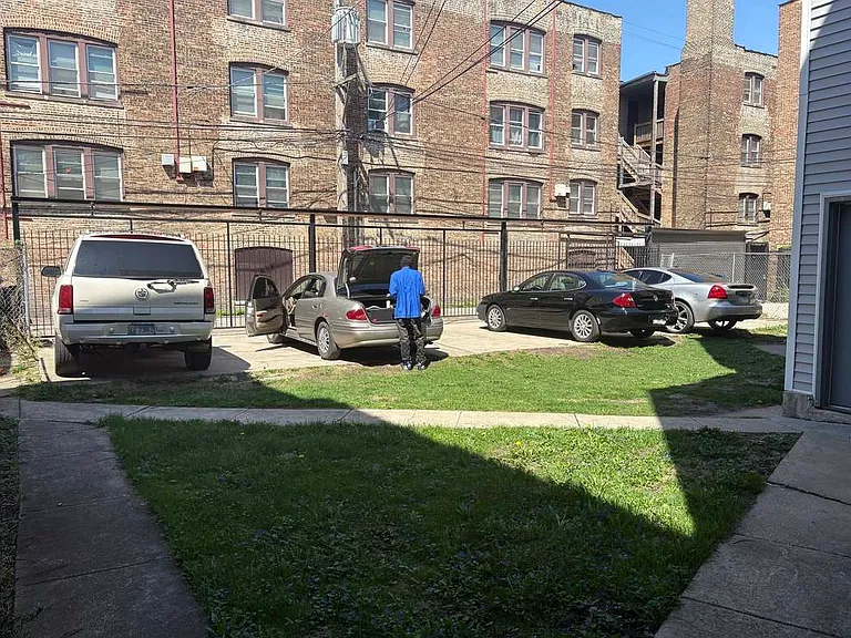 8120 S Ellis Ave #2 — Photo 4