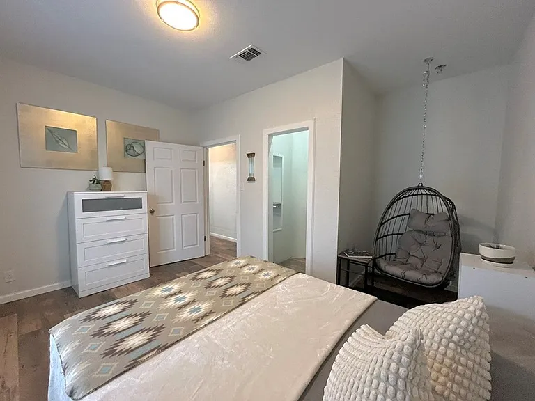 222 N Madison St — Photo 4