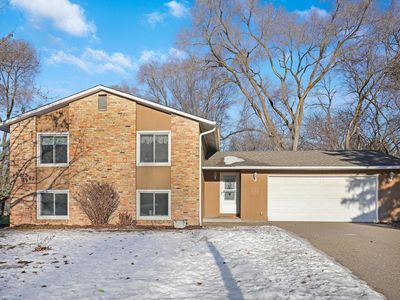 10460 Buckingham Dr, Eden Prairie, MN, 55347