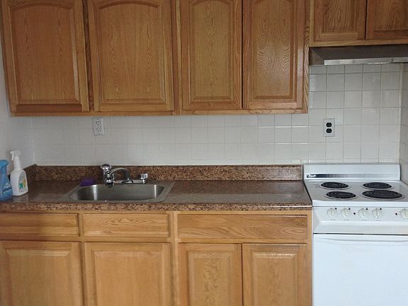 2nd image of 441 Whittier Ave #3