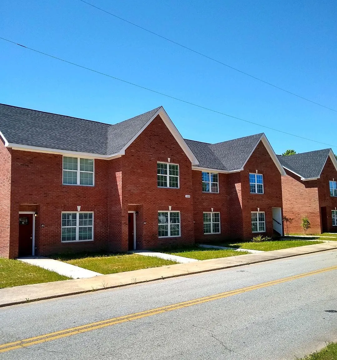 2 bed, 2.5 bath, 1100 sqft, $1,195 — Photo 1