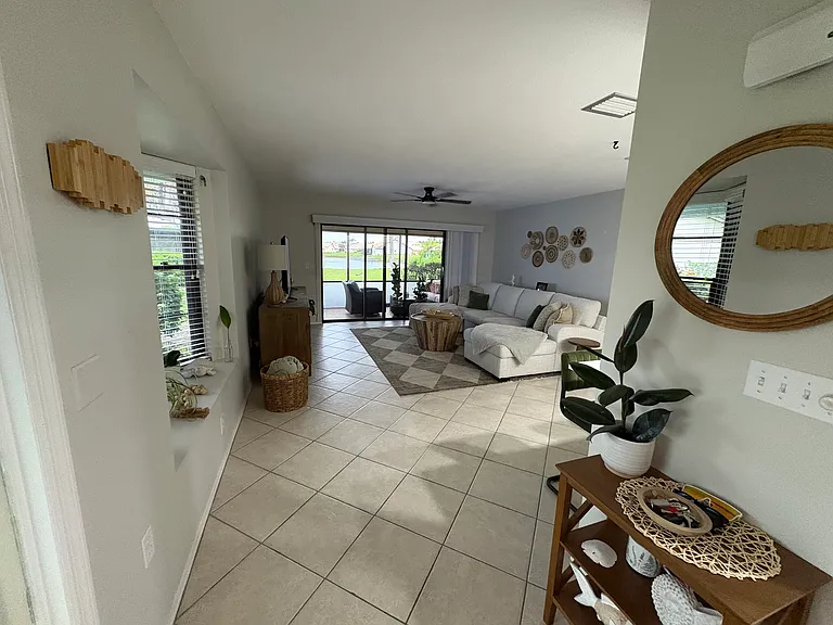 600 Carriage House Ln #101 — Photo 3