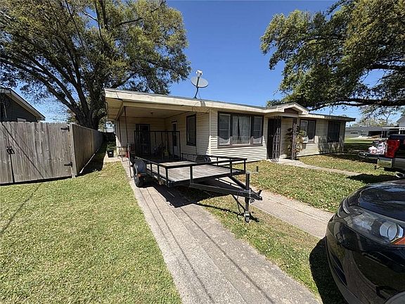 2nd image of 204 Sako Dr