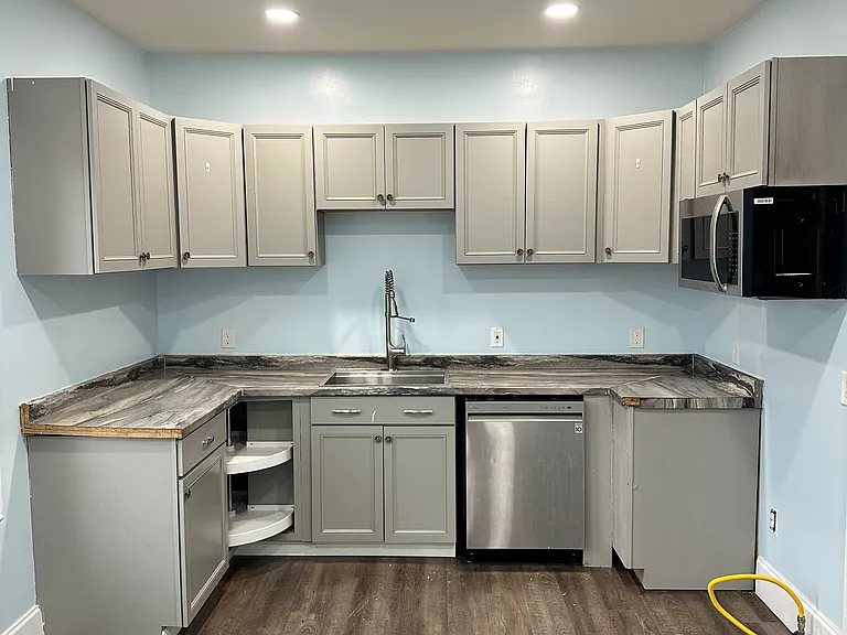 270 Dewitt St #1 — Photo 8