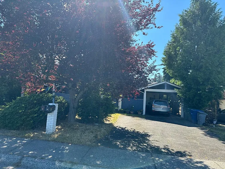 827 143rd Ave SE — Photo 1