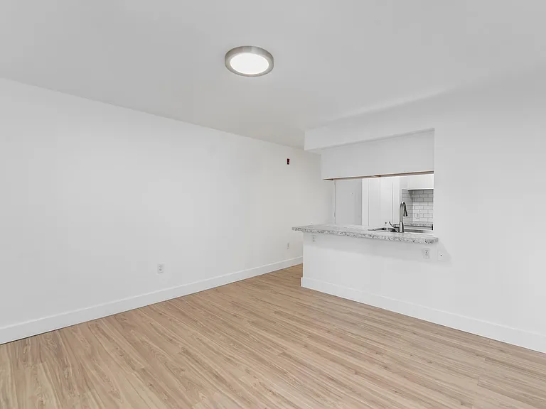 1160 S Denver Ave — Photo 10