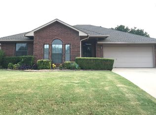 1817 Pinnacle Ln, Edmond, OK 73003