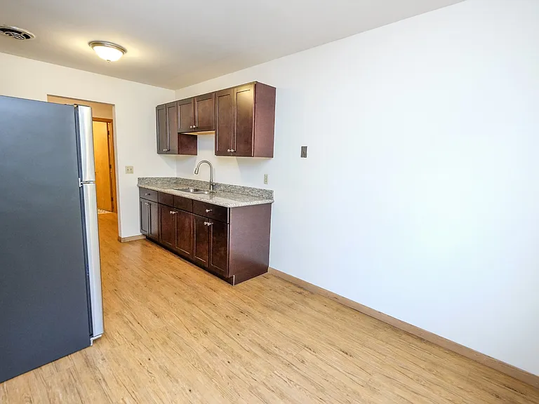 Pleasant Ave Apartments — Photo 21