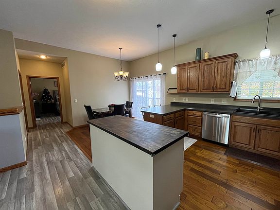 5th image of 731 Joanie Ln