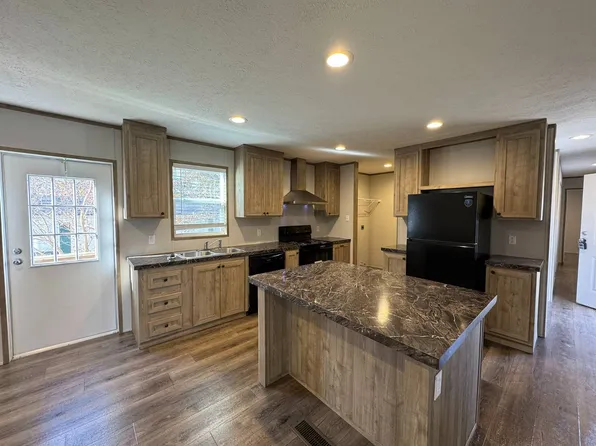 244 Wallingford Dr, Hampton, GA 30228