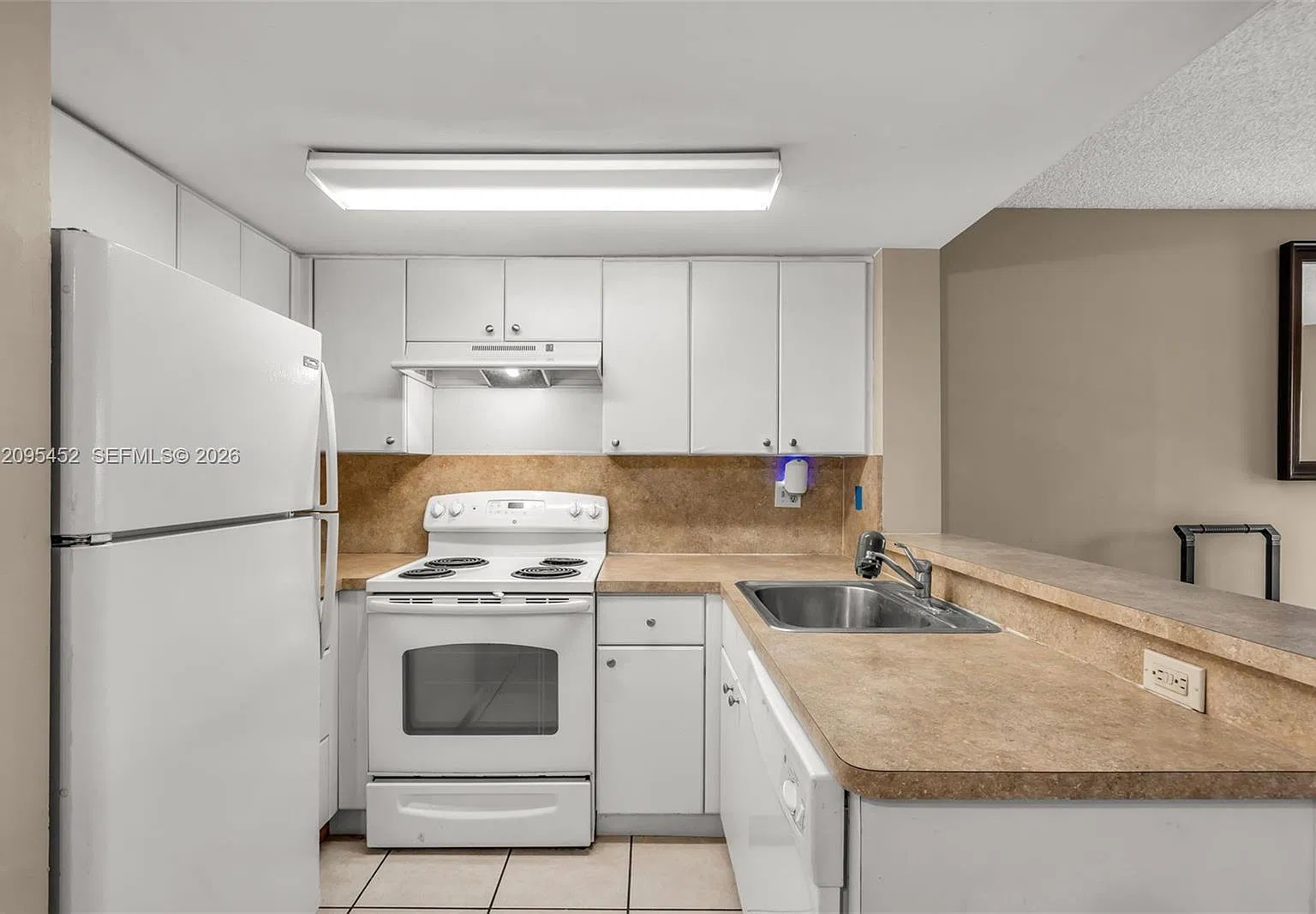 2 bed, 859 sqft, $2,200 — Photo 3