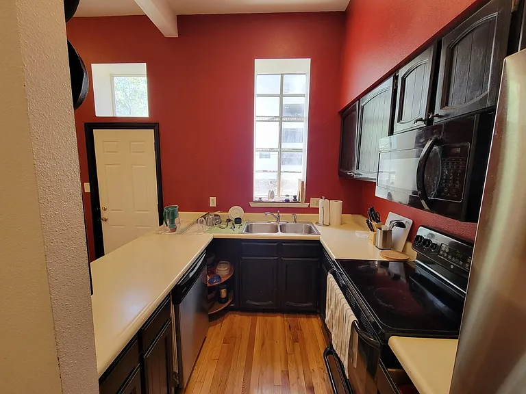 2215 Glenarm Pl — Photo 18