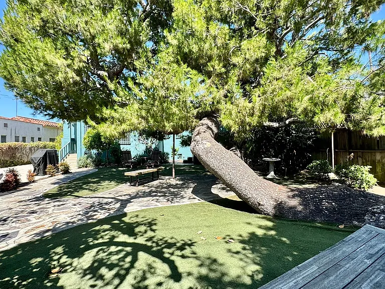 1518 S Genesee Ave — Photo 35