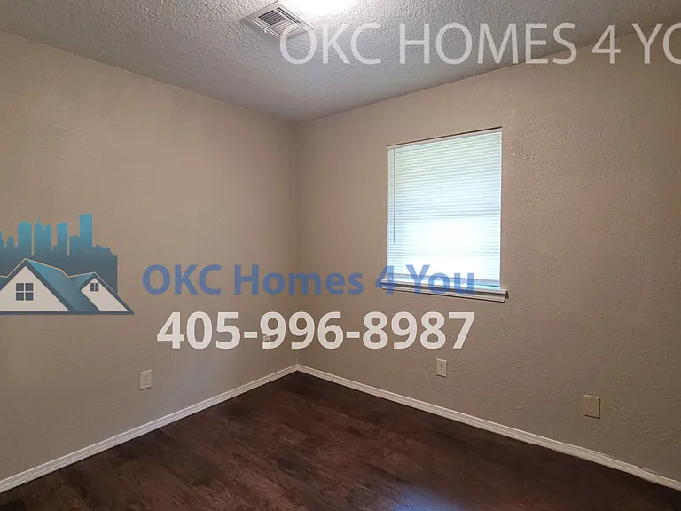 1700 Edgewood Dr — Photo 7