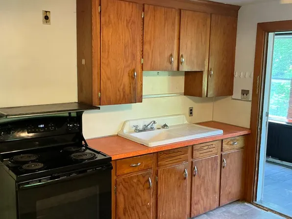 560 Eastern Avenue, 560 Eastern Ave #2, Augusta, ME 04330