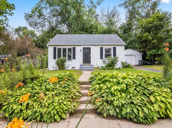 1014 10th St, Hudson, WI 54016