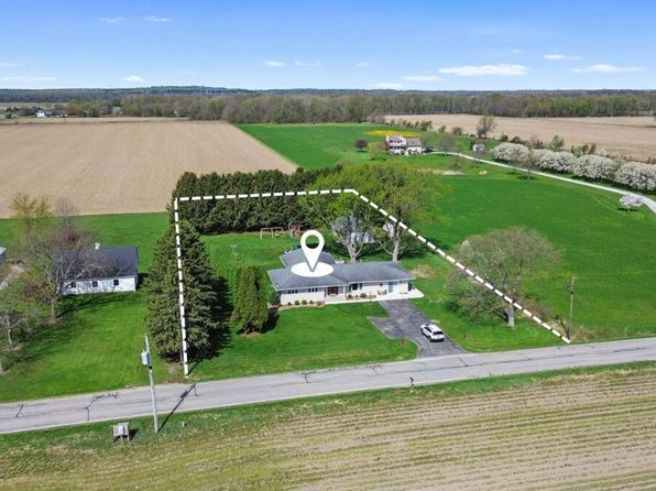 56915 Tulip Rd, New Carlisle, IN 46552