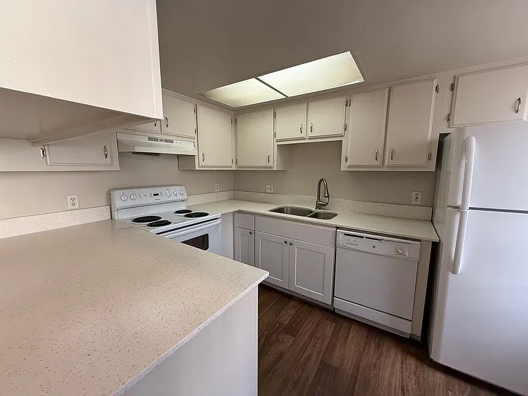 3205 E Earll Dr — Photo 18