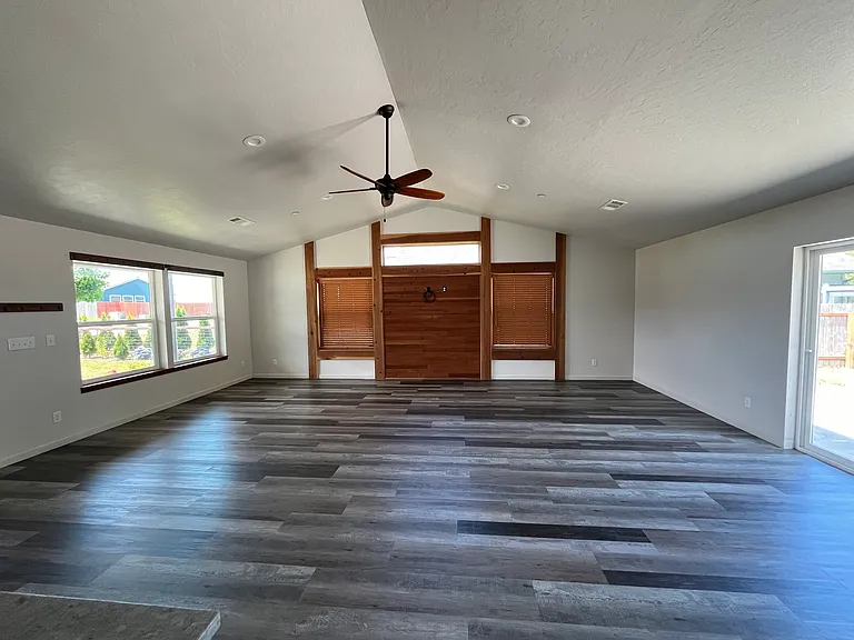 220 Longiflorum Ln — Photo 3