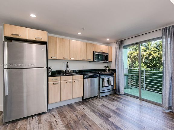 5th image of 7744 Collins Ave APT 2