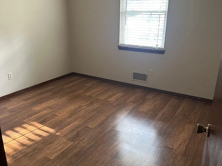 506 NW Olive St #A — Photo 5