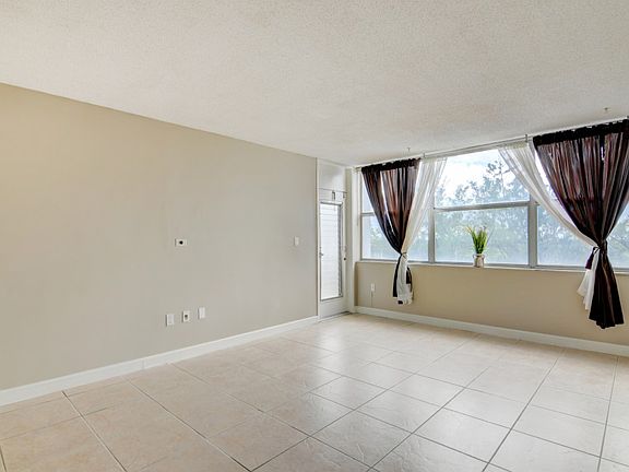 5th image of 1300 NE Miami Gardens Dr APT 703E