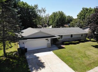 251 Bentwood Dr, BRILLION, WI 54110