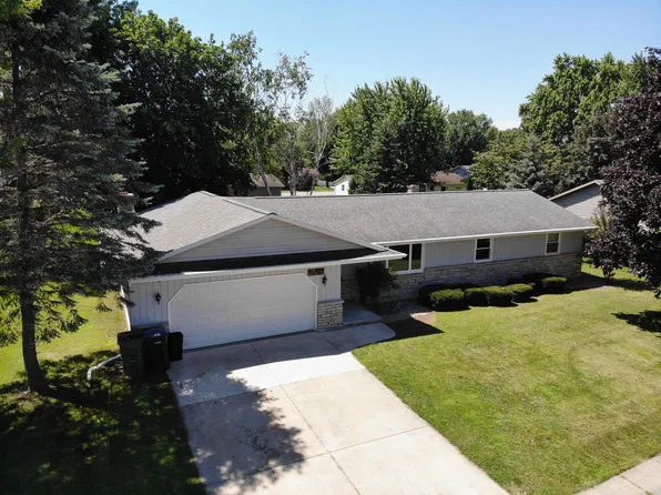 251 Bentwood Dr, Brillion, WI 54110