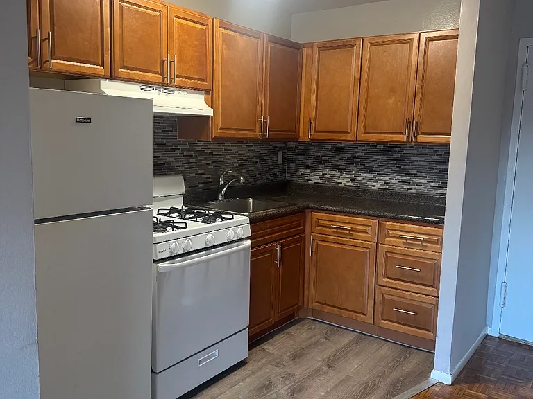 42 Zabriskie St #5 — Photo 2