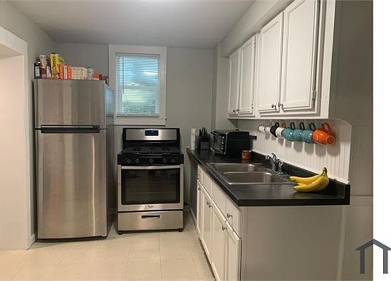 5th image of 3035 Barber Ave