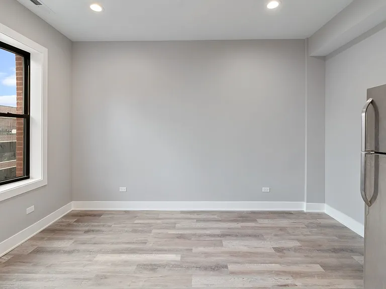 2053 W Iowa St #3A — Photo 5