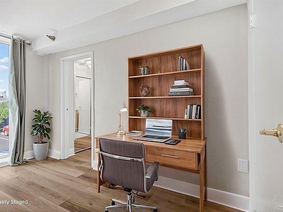 5th image of 224 E Garden St APT 251