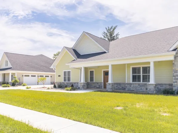 307 Blue River Dr, Knightstown, IN 46148