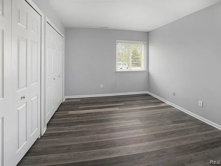 15054 Riverside Dr — Photo 13