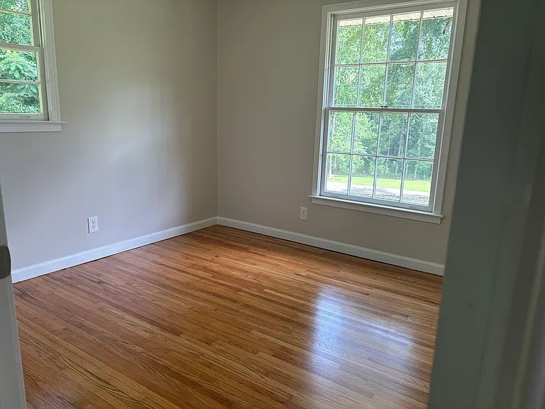 811 Godwin Rd — Photo 8