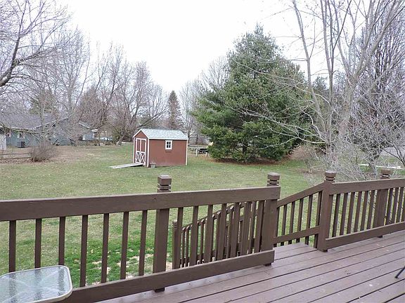 4th image of 343 Whispering Oaks Dr